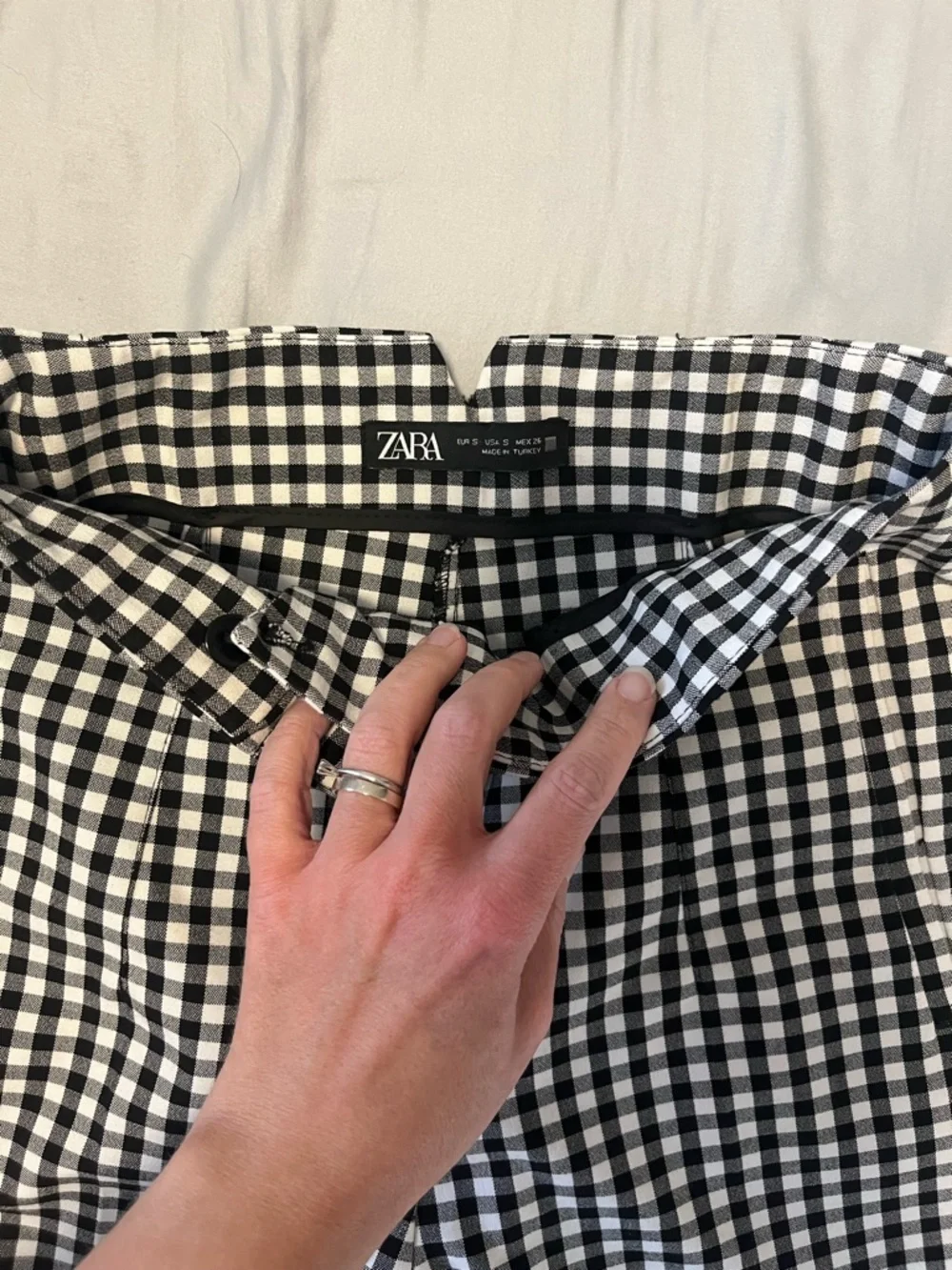 Zara High-Waist Gingham Slim Pants in Black & White - Picture 5 of 5